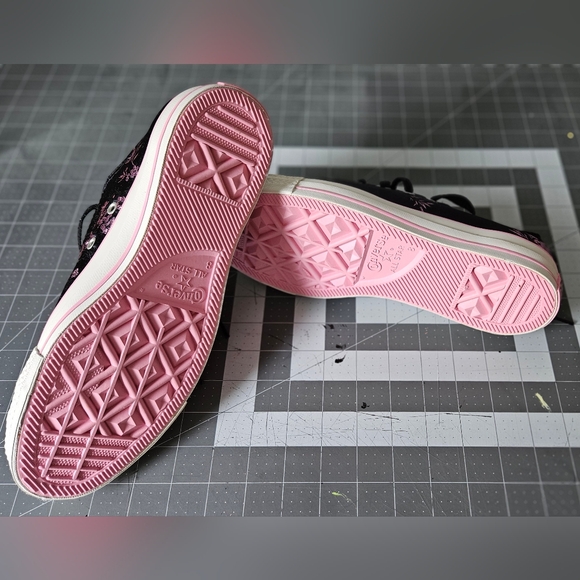 Converse All Stars Satin Embroidered Cherry Blossoms Black/Pink Sneakers - Picture 7 of 8